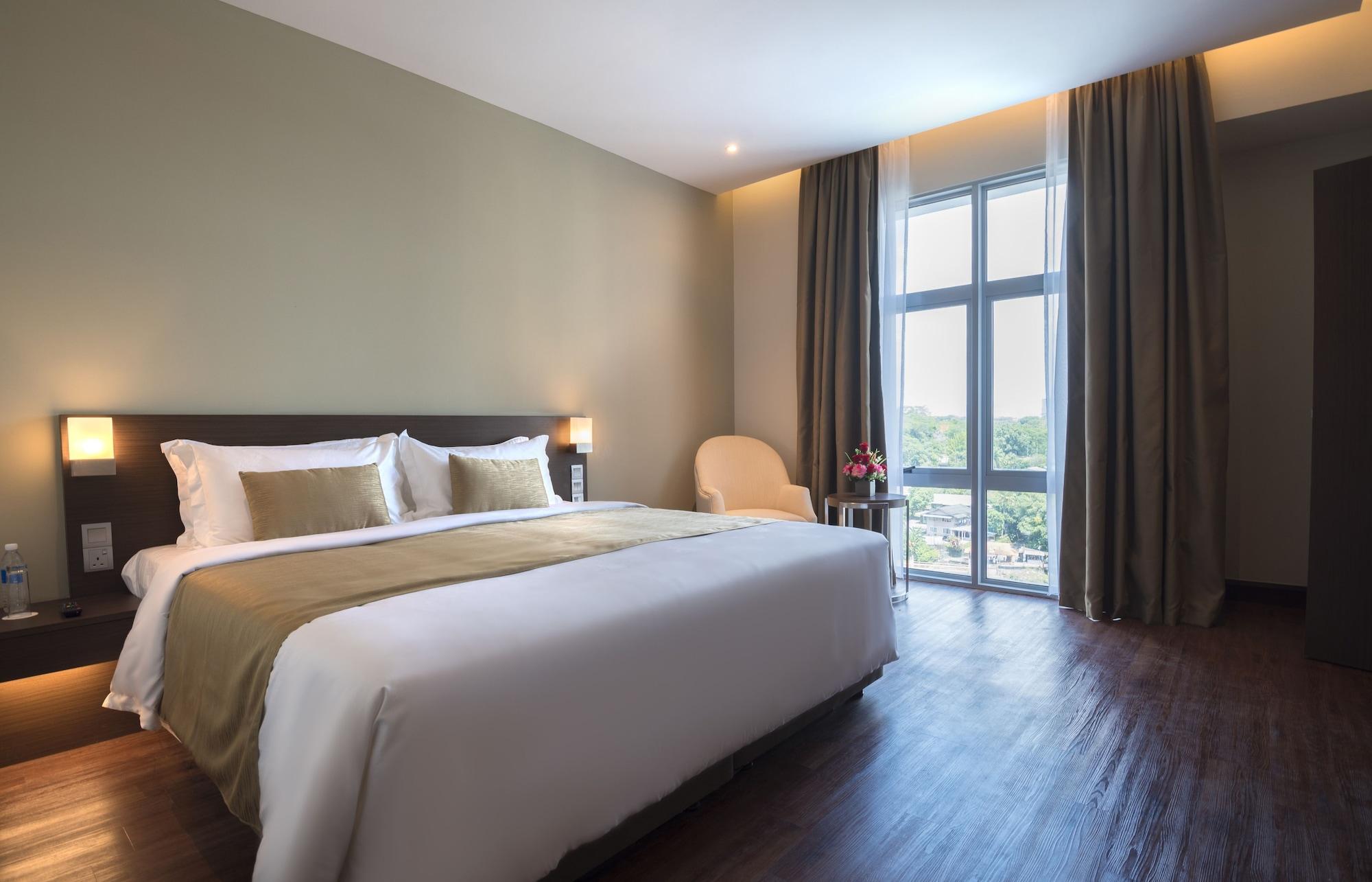 Astana Wing - Riverside Majestic Hotel Kuching Exterior photo