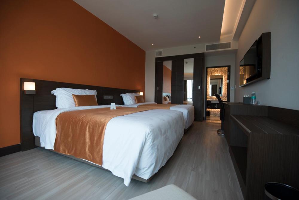 Astana Wing - Riverside Majestic Hotel Kuching Exterior photo