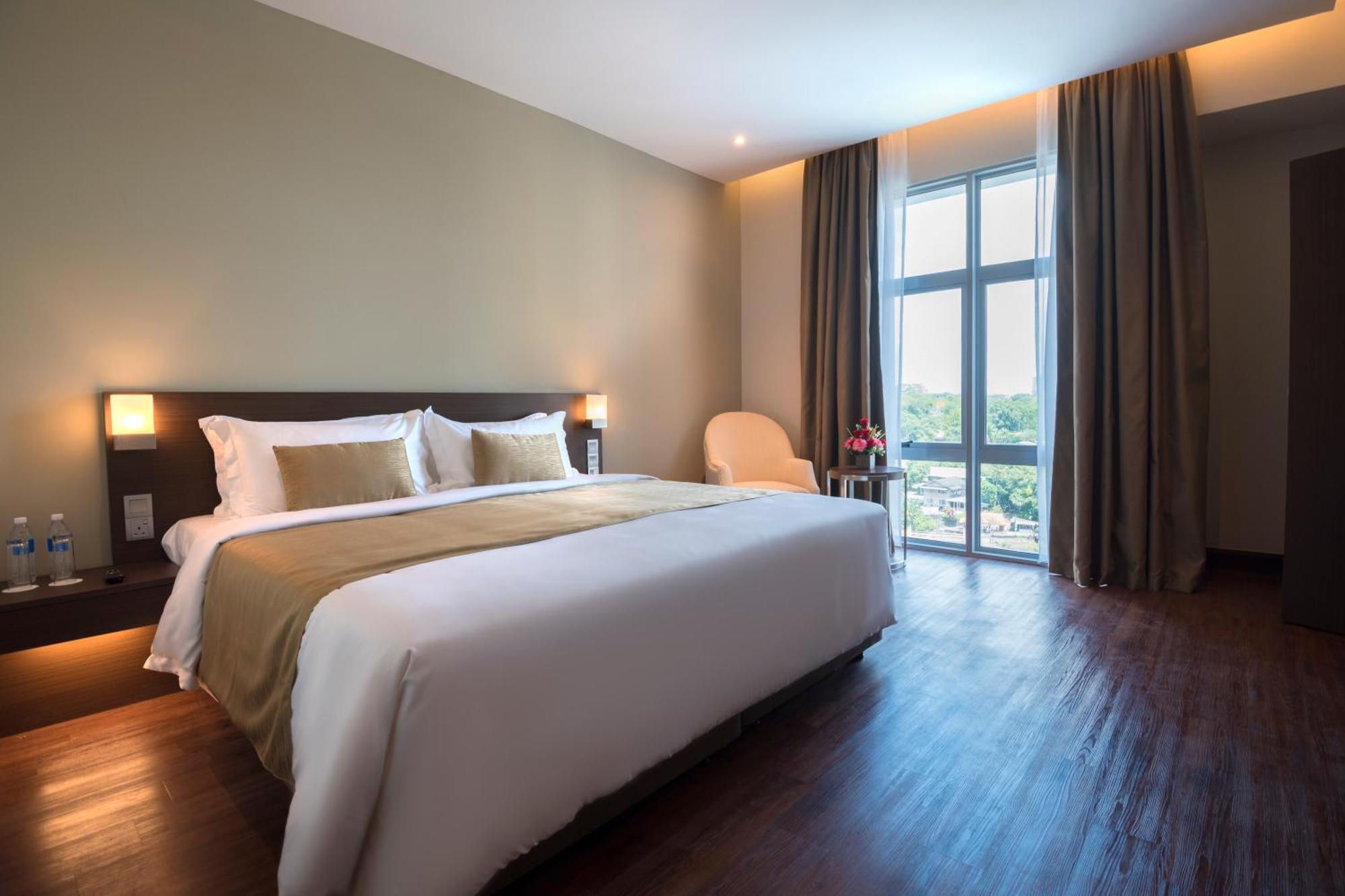 Astana Wing - Riverside Majestic Hotel Kuching Exterior photo